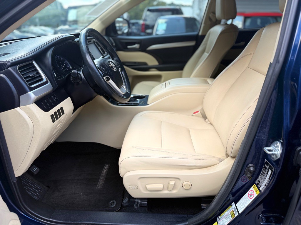 2016 Toyota Highlander Image 11