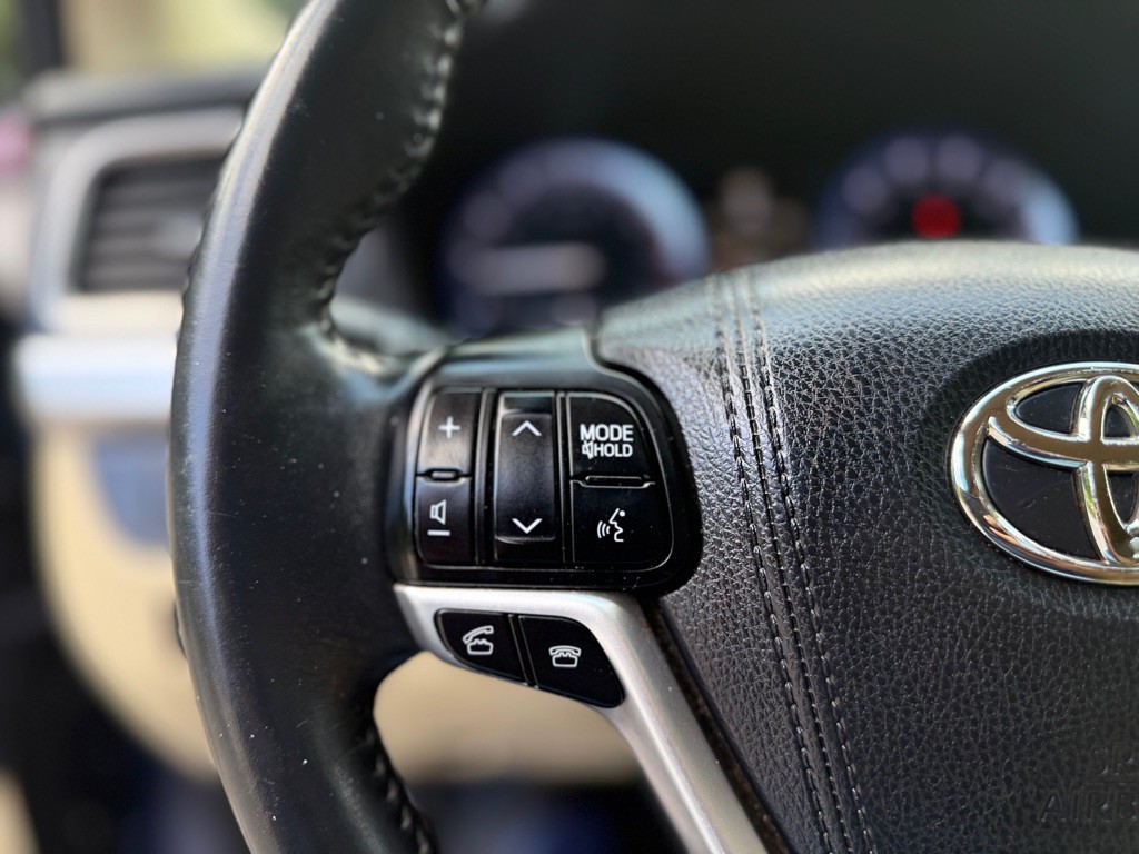 2016 Toyota Highlander Image 14