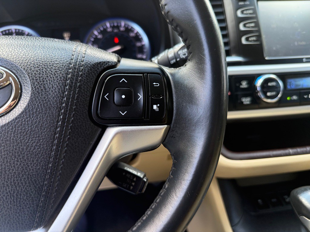 2016 Toyota Highlander Image 15