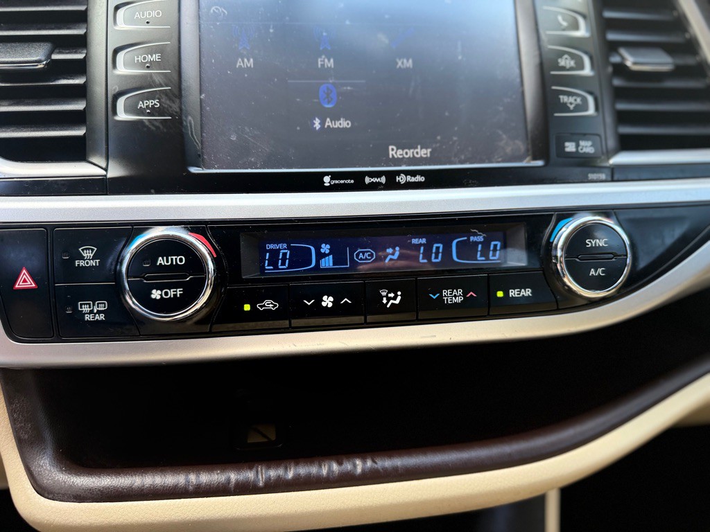 2016 Toyota Highlander Image 21