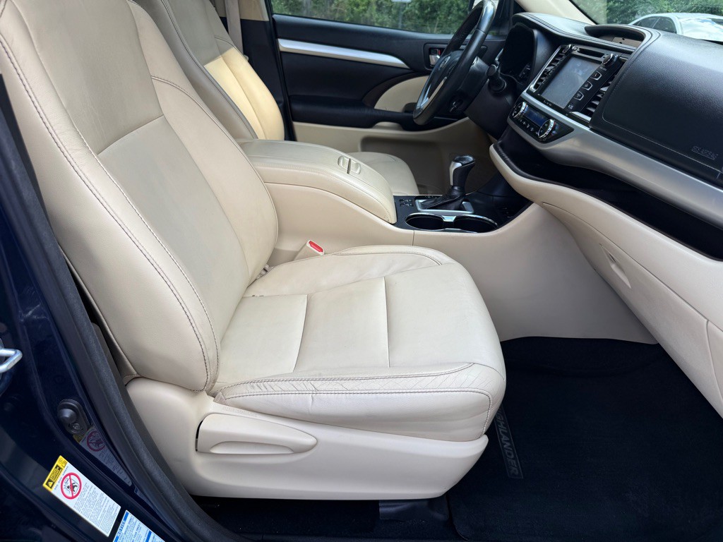 2016 Toyota Highlander Image 41