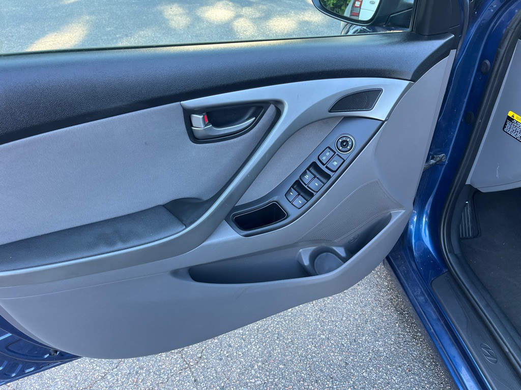 2016 Hyundai Elantra Image 9