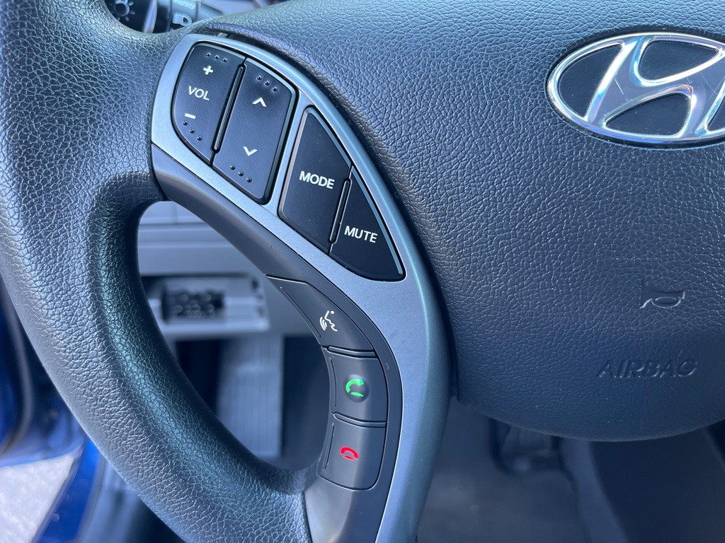2016 Hyundai Elantra Image 11