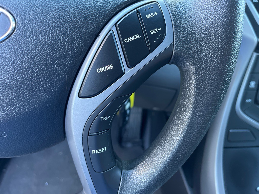 2016 Hyundai Elantra Image 12