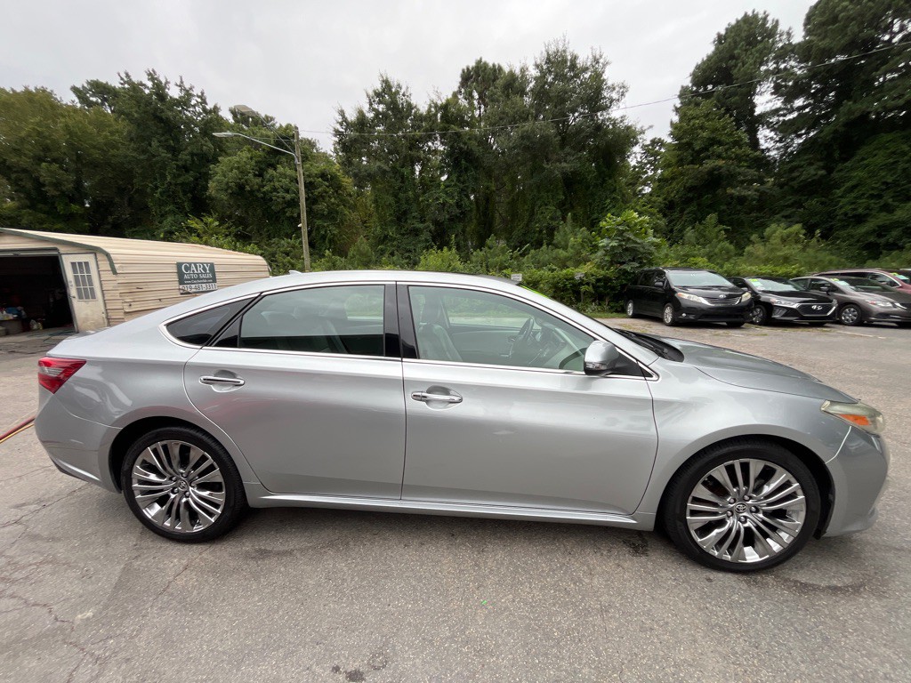 2016 Toyota Avalon Image 8