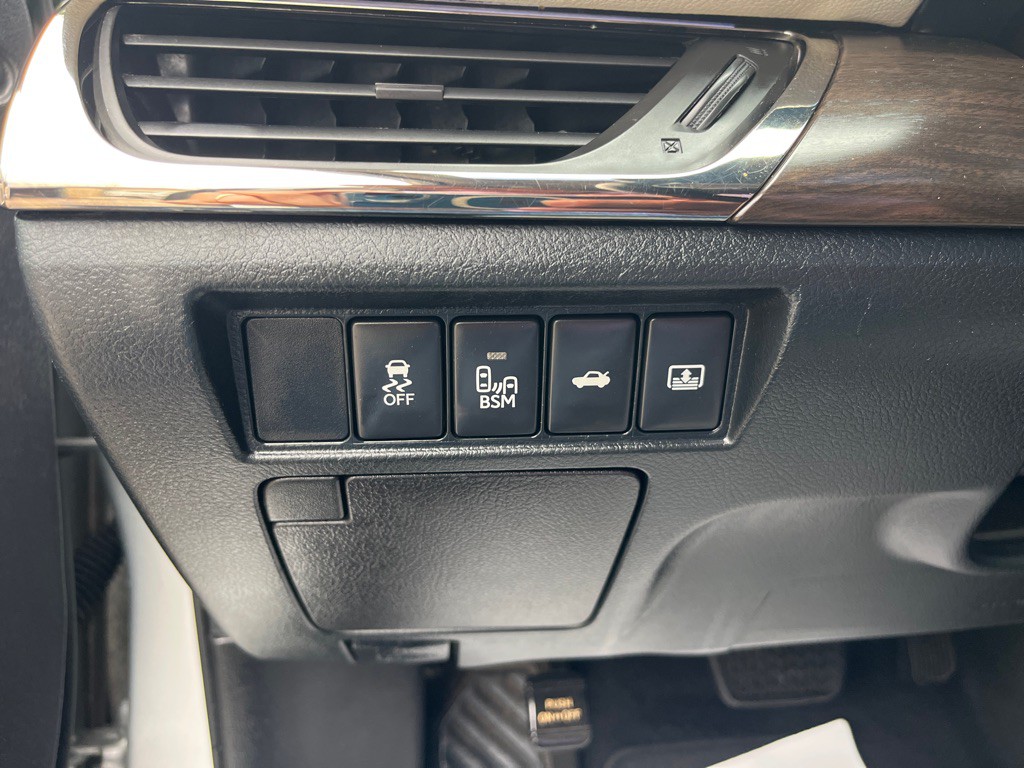 2016 Toyota Avalon Image 18