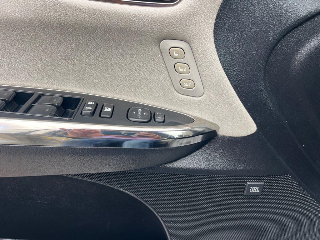 2016 Toyota Avalon Image 23