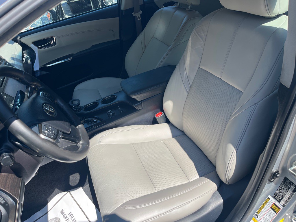 2016 Toyota Avalon Image 34