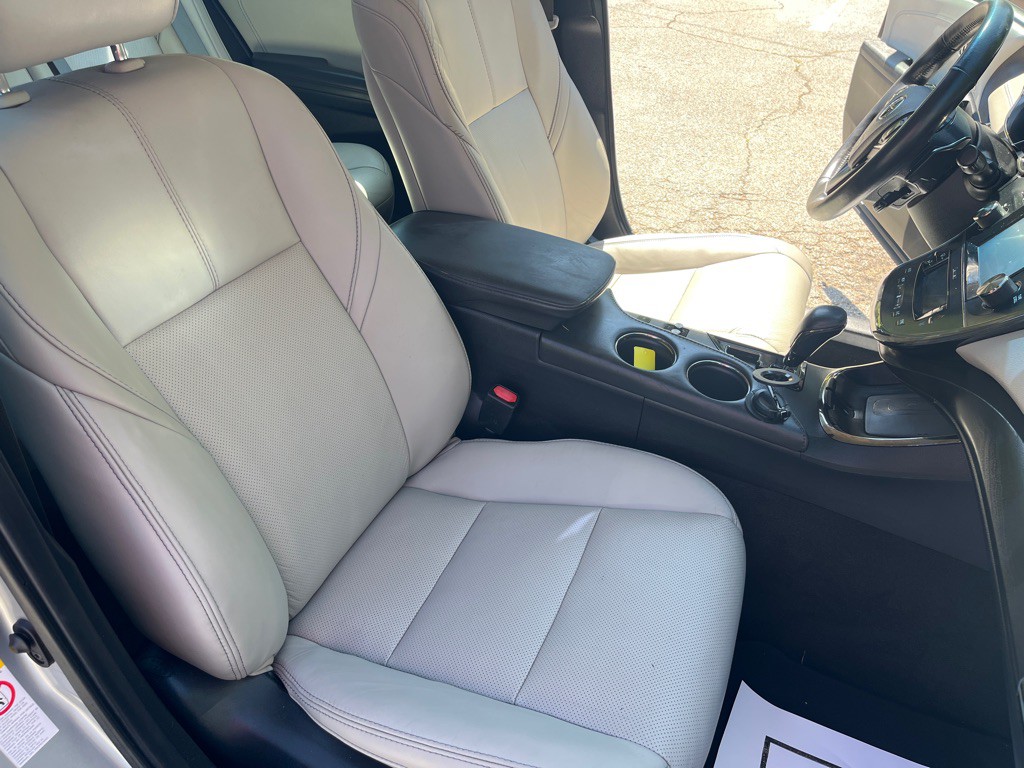 2016 Toyota Avalon Image 38
