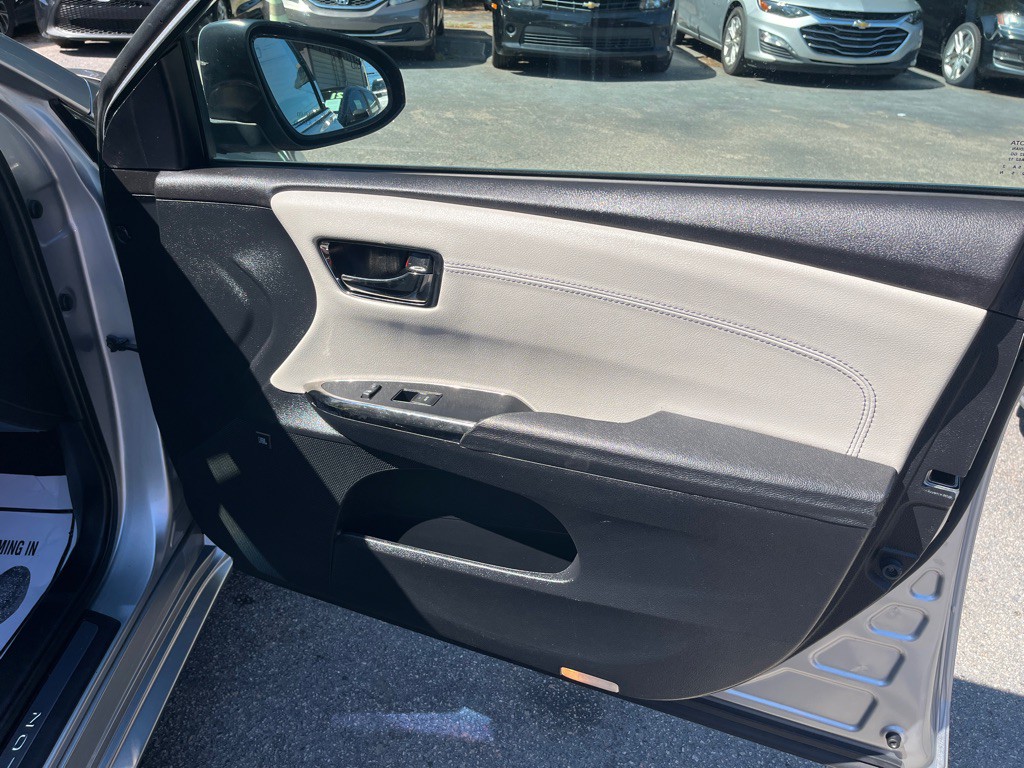 2016 Toyota Avalon Image 39
