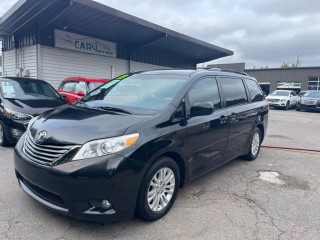 Image for 2013 Toyota Sienna XLE ID: 6821310