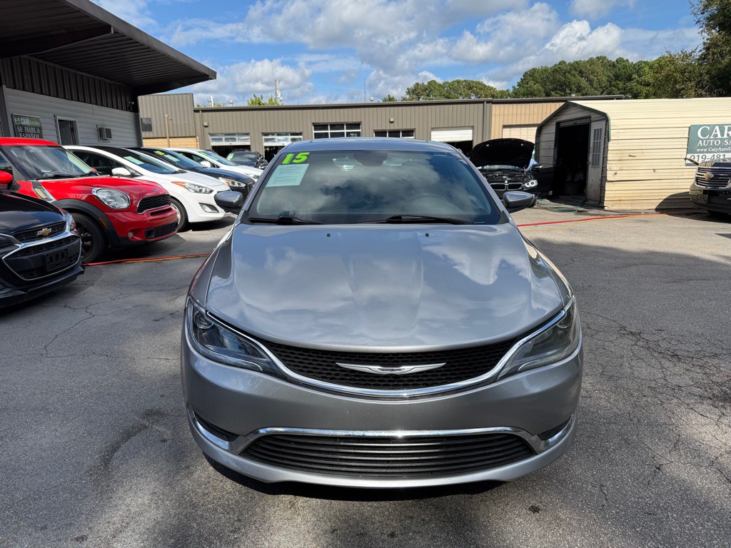 2015 Chrysler 200 Image 2