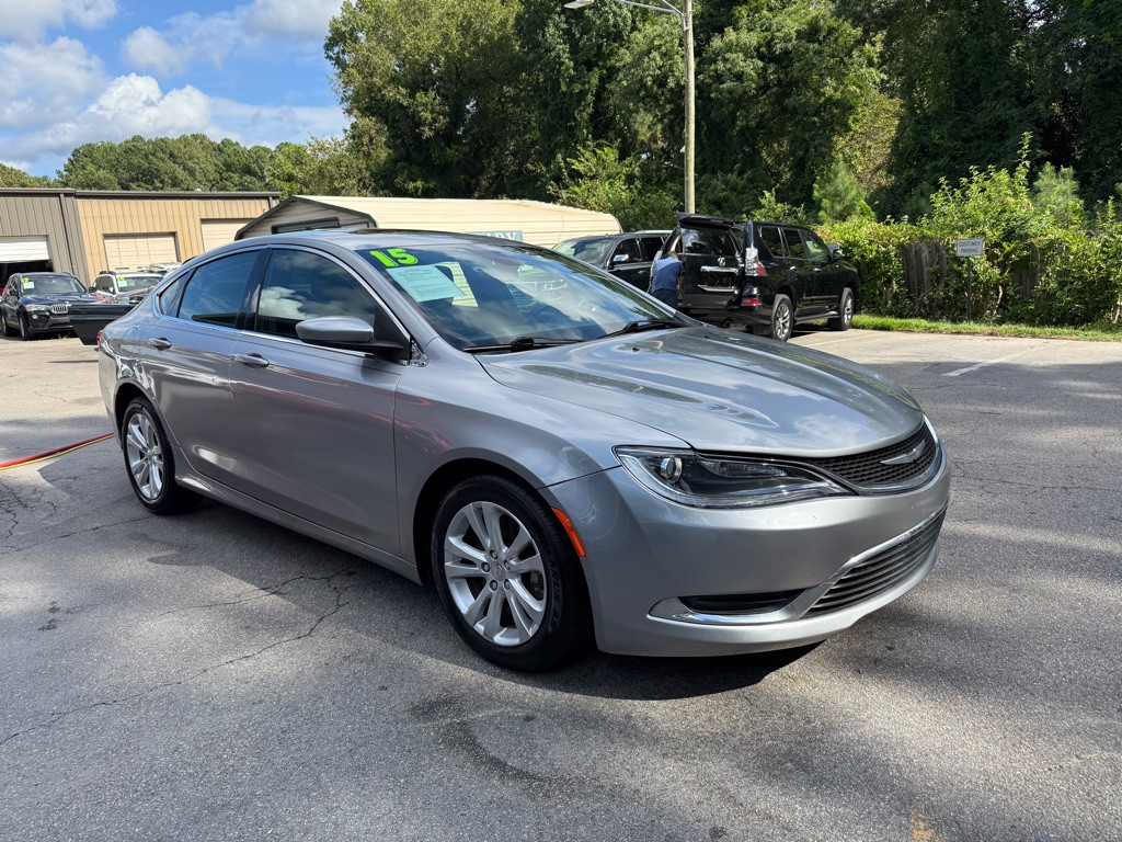 2015 Chrysler 200 Image 3