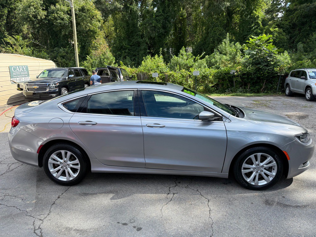 2015 Chrysler 200 Image 4