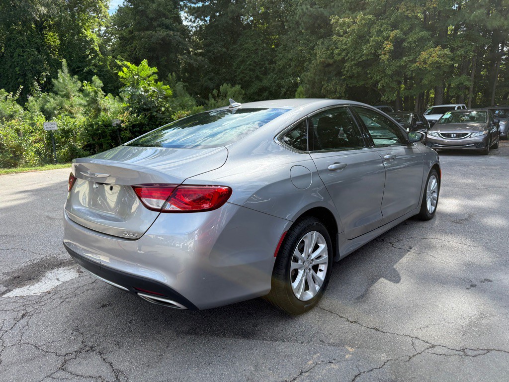 2015 Chrysler 200 Image 5