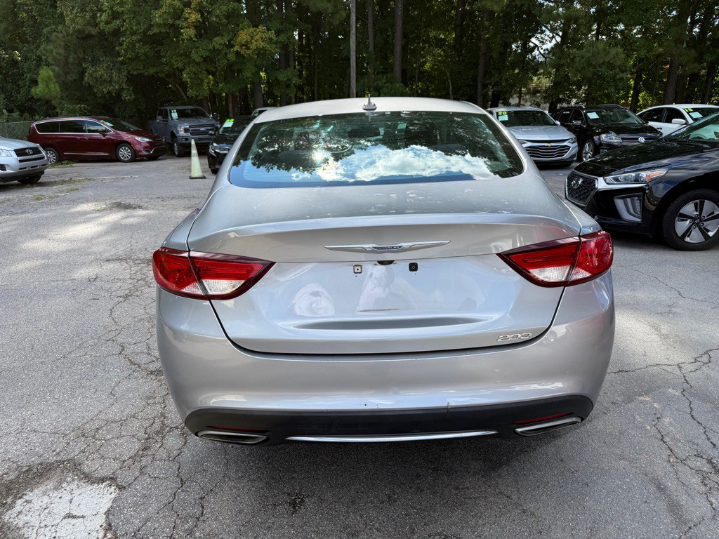 2015 Chrysler 200 Image 6