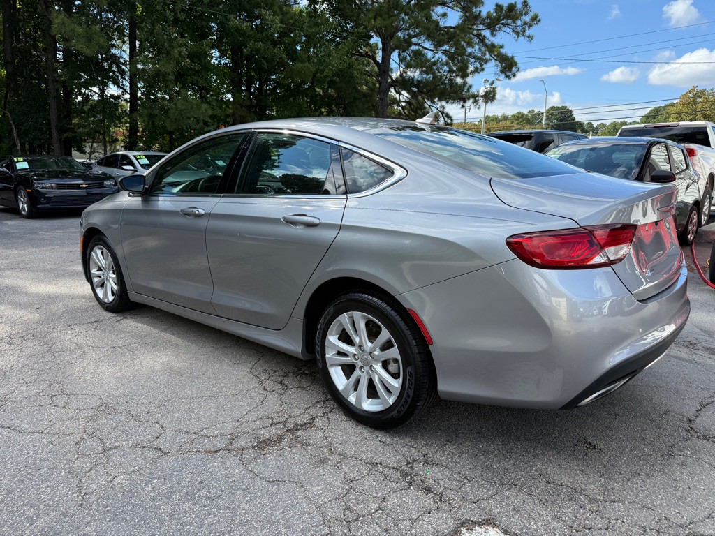 2015 Chrysler 200 Image 7