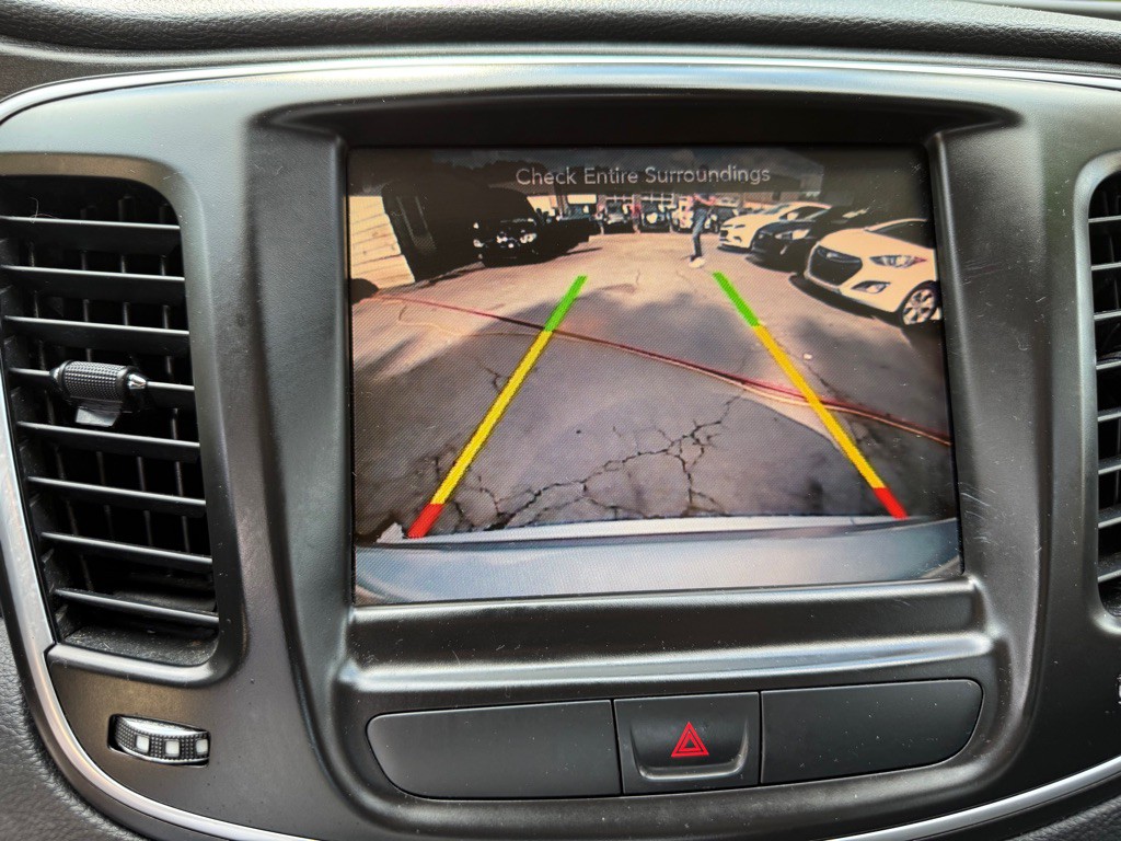 2015 Chrysler 200 Image 11