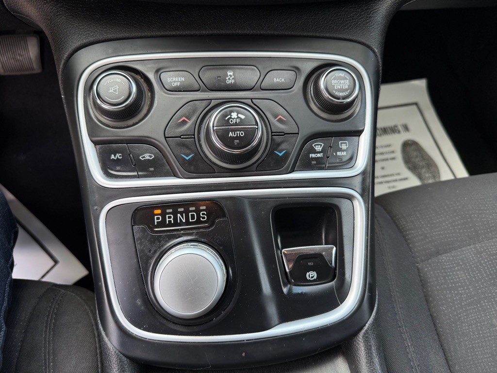 2015 Chrysler 200 Image 12
