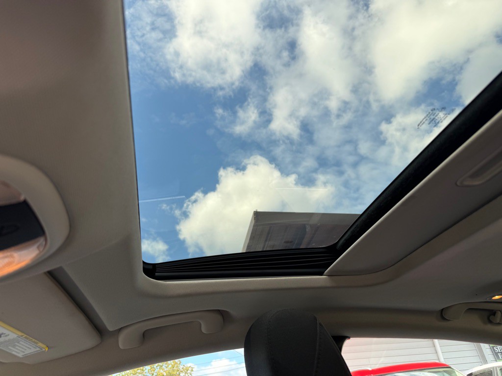 2015 Chrysler 200 Image 17