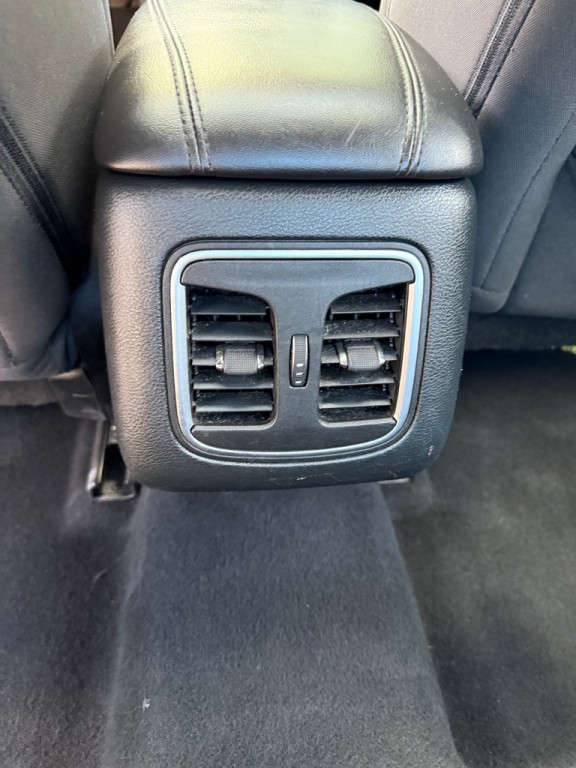 2015 Chrysler 200 Image 24