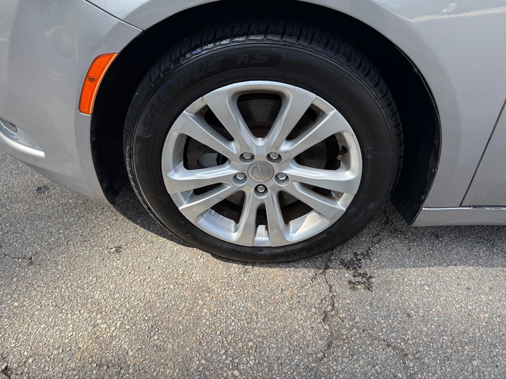 2015 Chrysler 200 Image 34