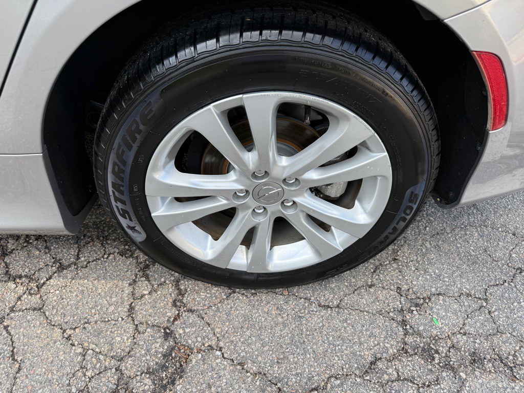 2015 Chrysler 200 Image 35