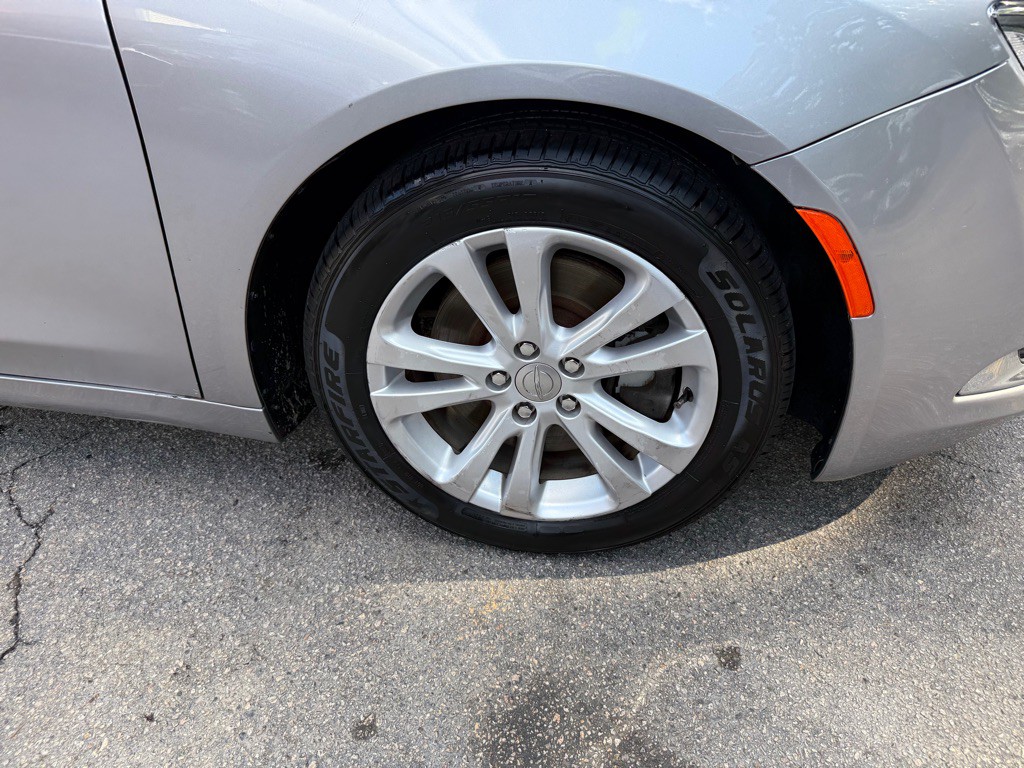 2015 Chrysler 200 Image 36