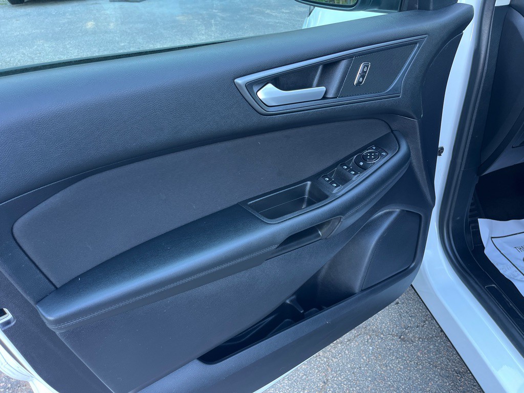 2019 Ford Edge Image 9