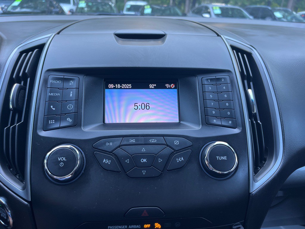 2019 Ford Edge Image 16