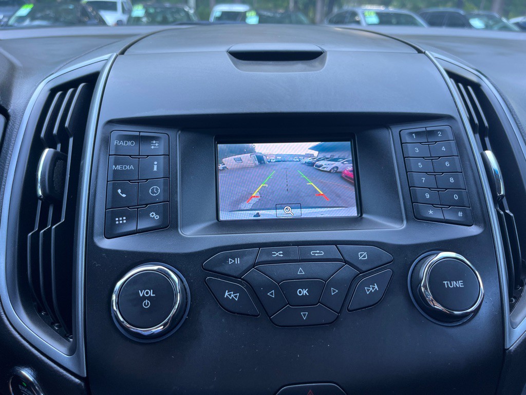 2019 Ford Edge Image 17