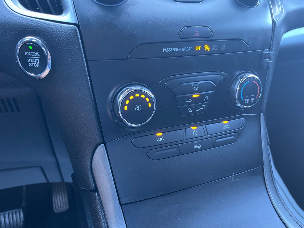 2019 Ford Edge Image 18