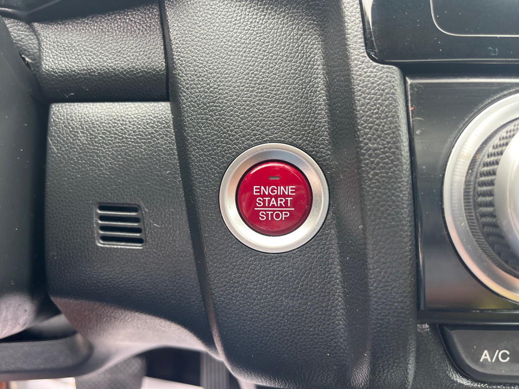 2015 Honda Fit Image 32