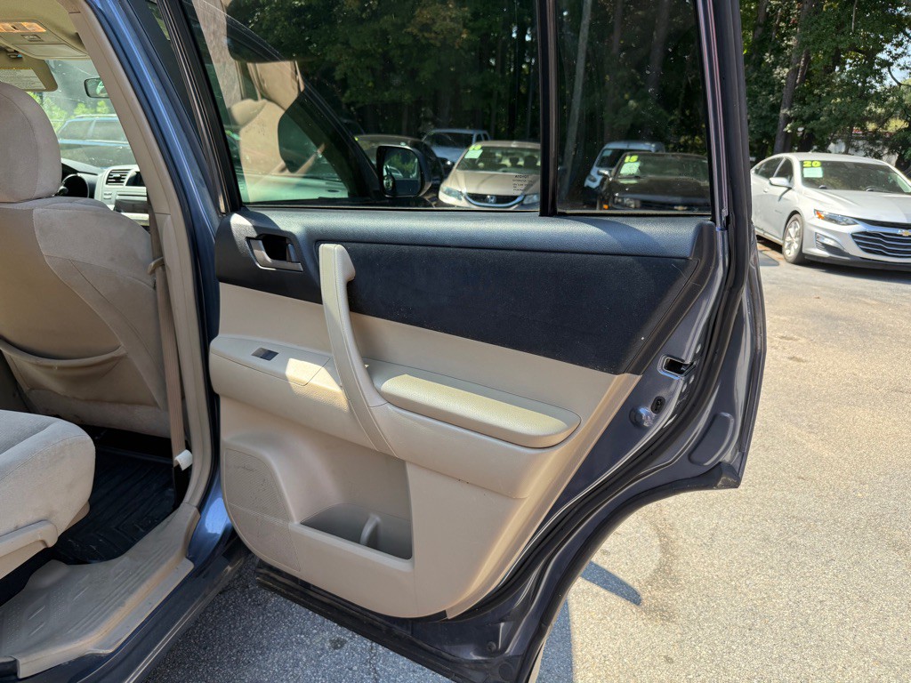 2011 Toyota Highlander Image 28