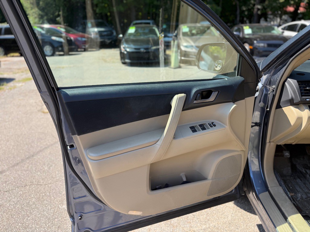 2011 Toyota Highlander Image 13