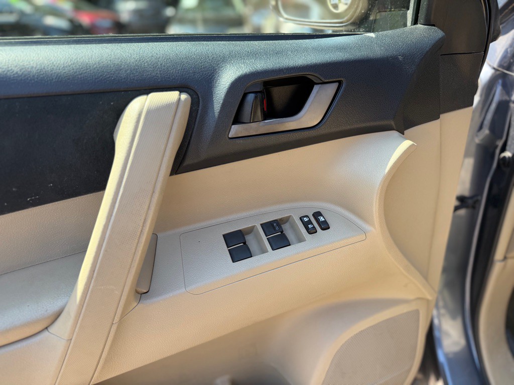 2011 Toyota Highlander Image 14