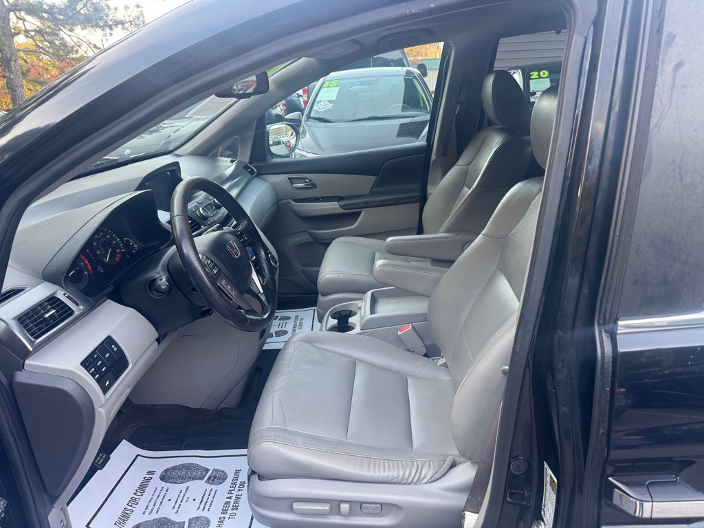 2015 Honda Odyssey Image 9