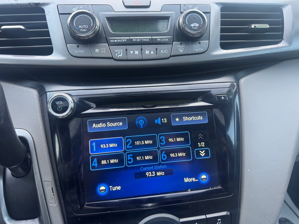 2015 Honda Odyssey Image 14