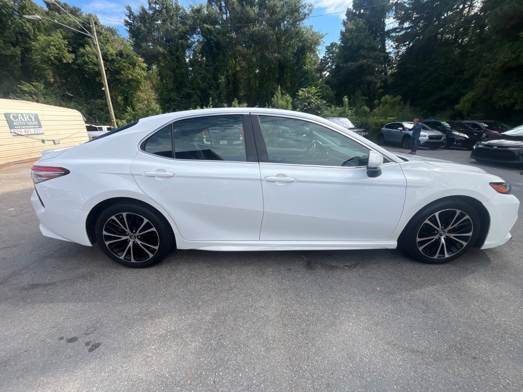 2018 Toyota Camry Image 8