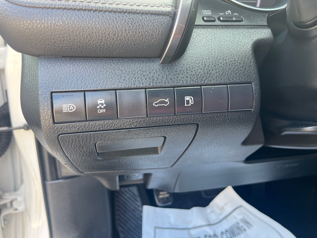 2018 Toyota Camry Image 16