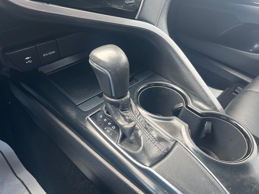 2018 Toyota Camry Image 19