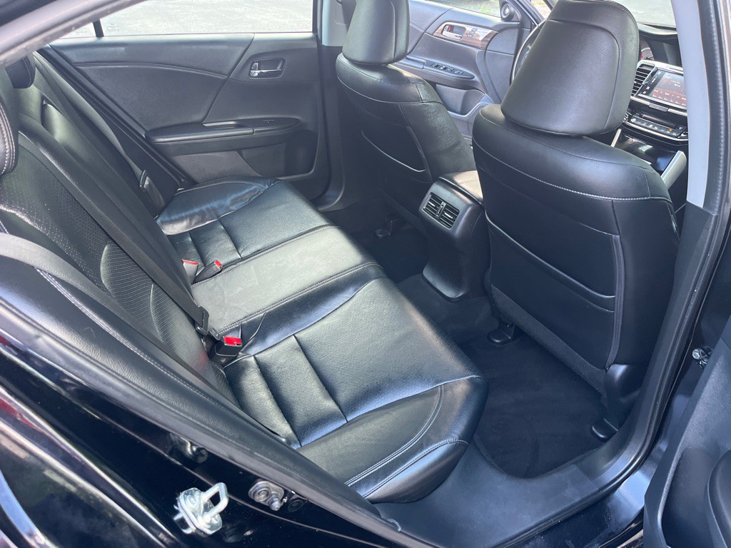 2016 Honda Accord Image 17