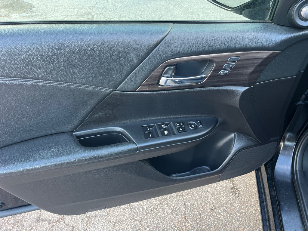 2016 Honda Accord Image 18