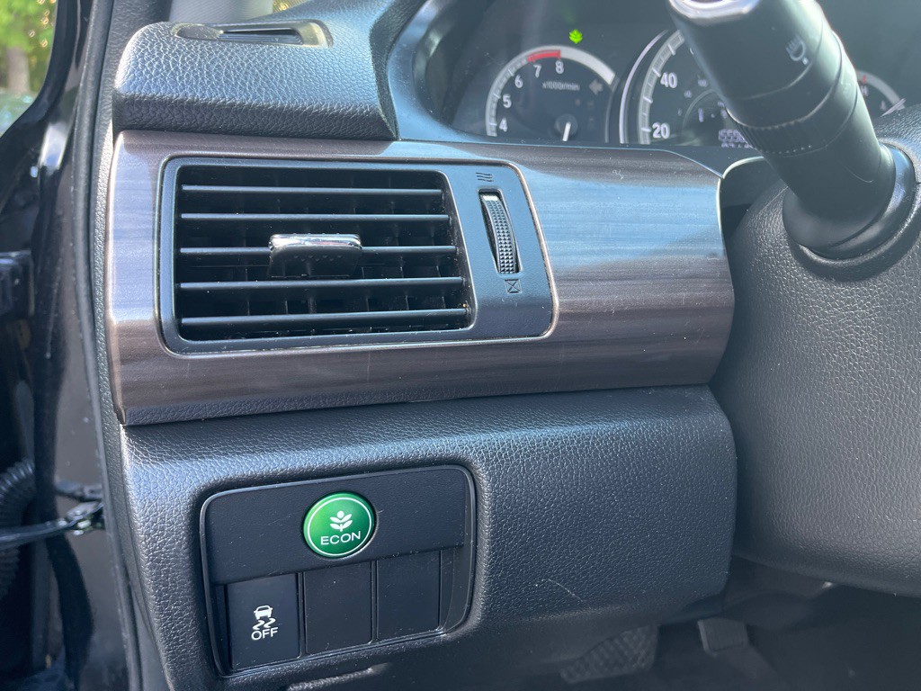 2016 Honda Accord Image 19