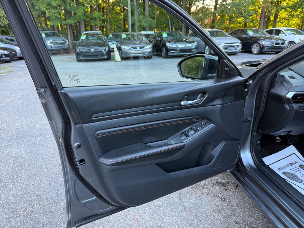 2021 Nissan Altima Image 10