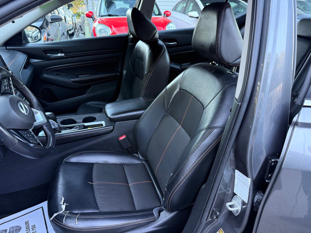 2021 Nissan Altima Image 12