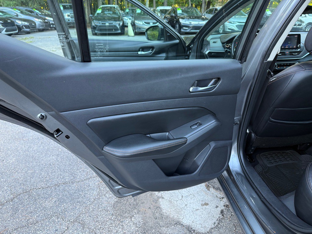 2021 Nissan Altima Image 30