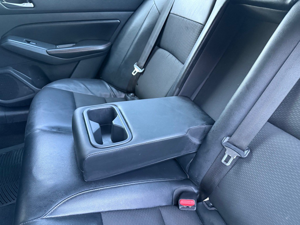 2021 Nissan Altima Image 32