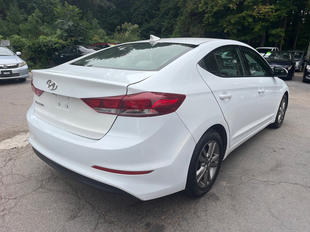 2017 Hyundai Elantra Image 4