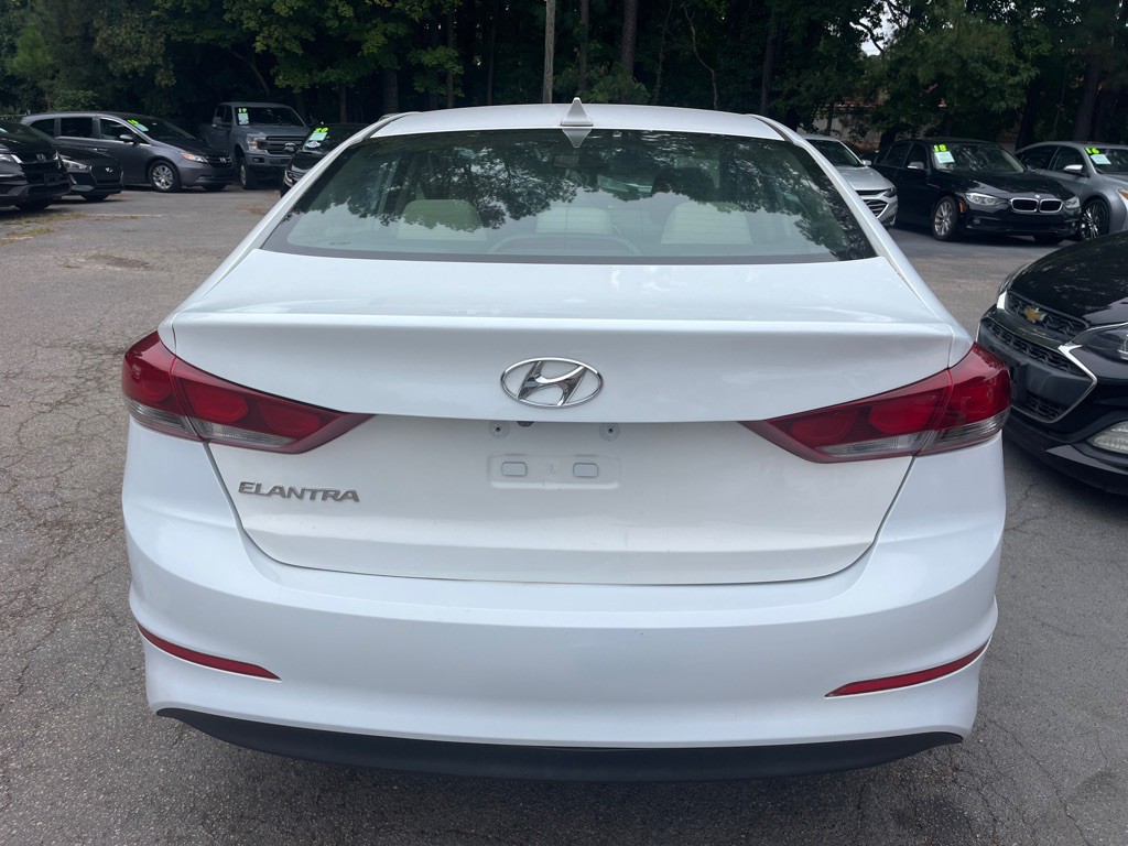2017 Hyundai Elantra Image 5